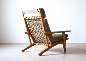 GE375(Flag Halyard) by Hans J. Wegner