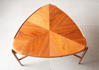 Triangular table