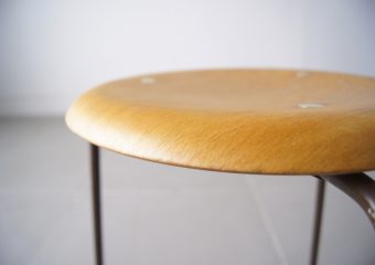 Dot stool (oak) by Arne Jacobsen