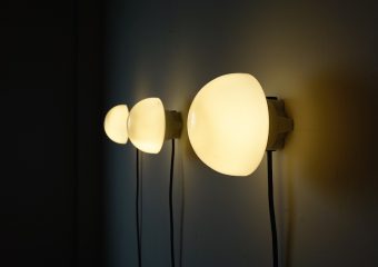 Milky wall lamp