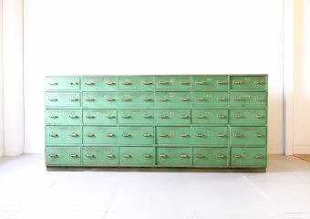 Mint counter cabinet