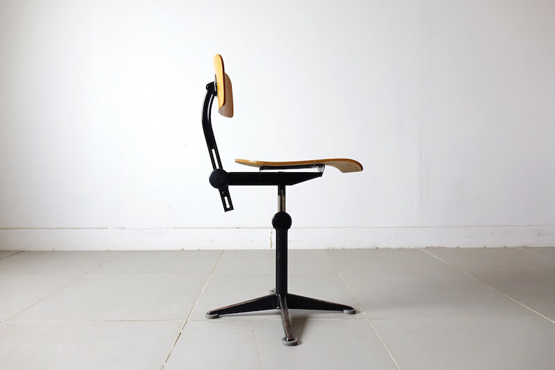 Bellbet | Drafting chair by Friso Kramer (black)