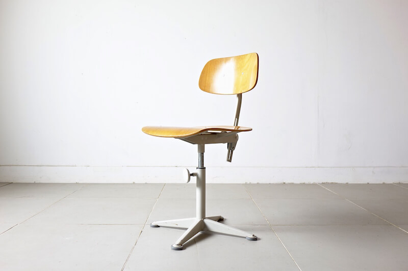Drafting chair by Friso Kramer (white))