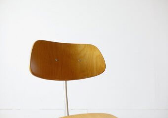 Drafting chair by Friso Kramer (white))