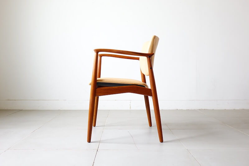Bellbet | Model 67 armchair by Erik Buch