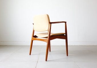 Model 67 armchair by Erik Buck