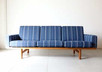 GE236 sofa by Hans J. Wegner