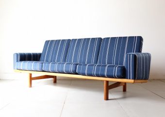 GE236 sofa by Hans J. Wegner