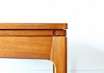 Anonymous dining table Anonymous dining table