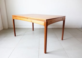 Anonymous dining table Anonymous dining table