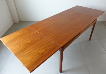Anonymous dining table Anonymous dining table