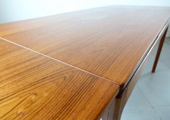 Anonymous dining table Anonymous dining table