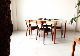 Anonymous dining table Anonymous dining table