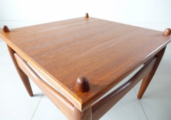Side table by Illum Wikkelso