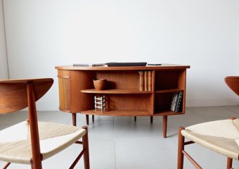 Bellbet | model.54 Kidney desk by Kai Kristiansen (カイ