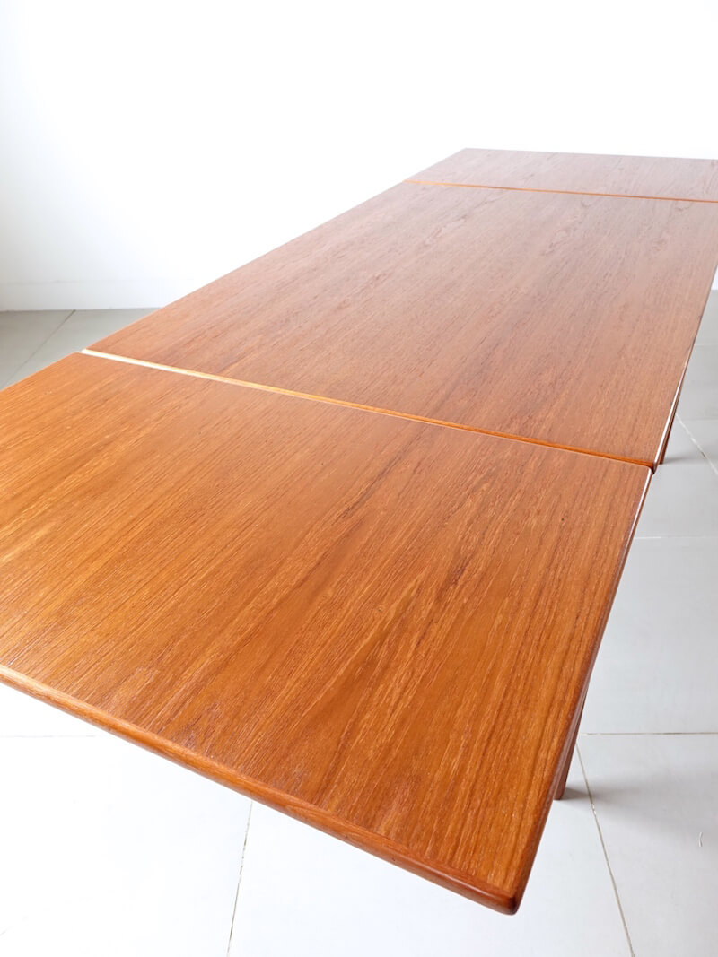Dining table by Børge Mogensen for Søborg
