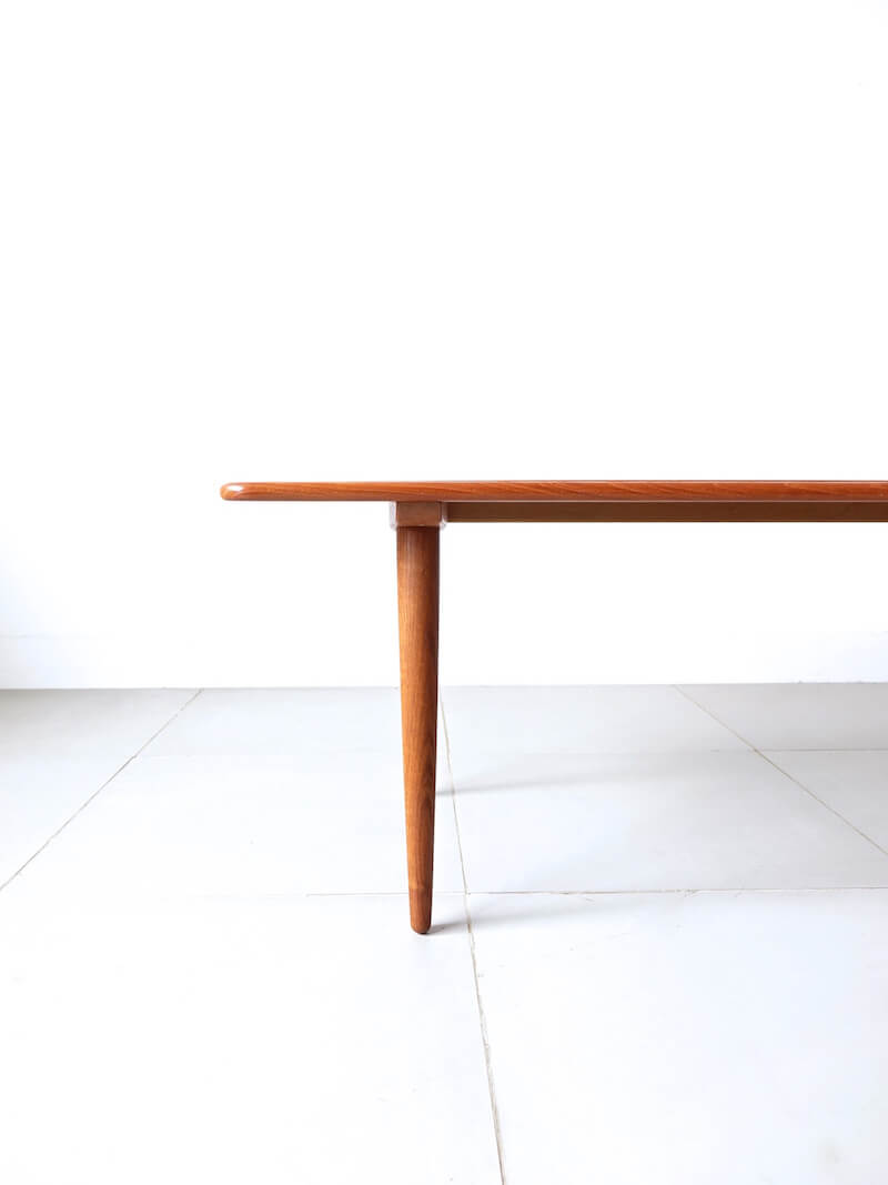 AT11 Coffee table by Hans J. Wegner for Andreas Tuck