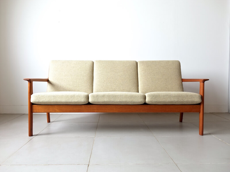Sofa GE265 by Hans J. Wegner