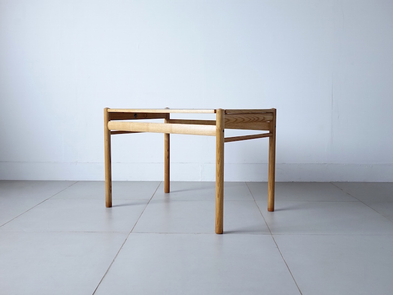 Reversible top table Model.22 by Ole Wanscher