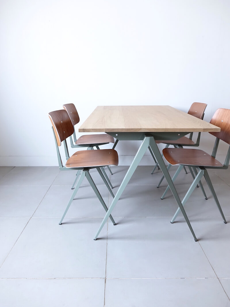 TD.4 Table / Cement gray