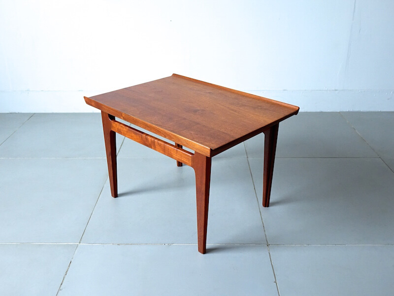 Bellbet | Side table FD635 by Finn Juhl for France & Daverkosen