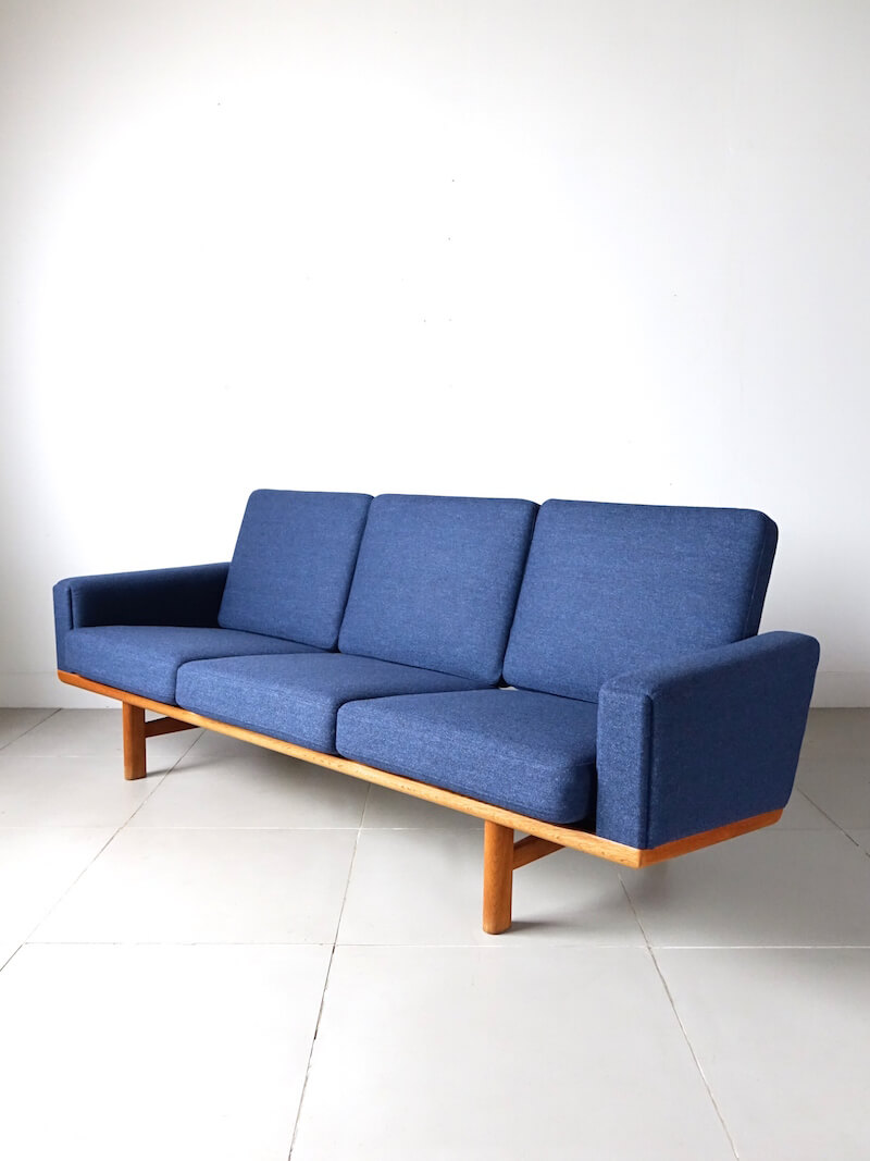 GE236 sofa by Hans J. Wegner for GETAMA