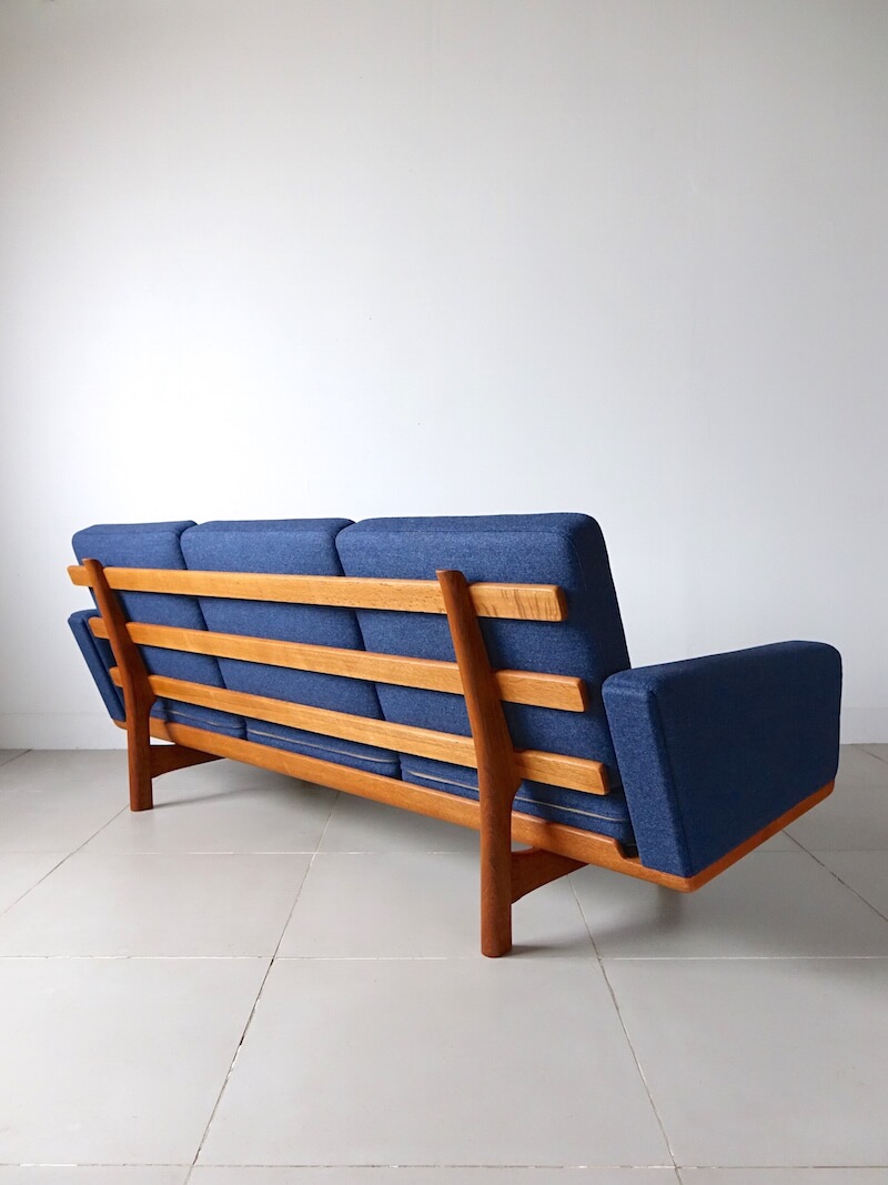 GE236 sofa by Hans J. Wegner for GETAMA
