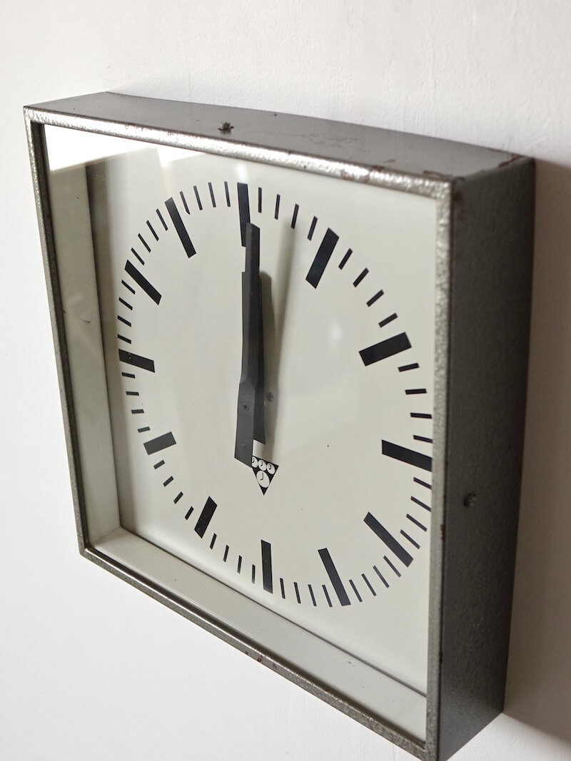 Pragotron clock (square) Pragotron clock (square)