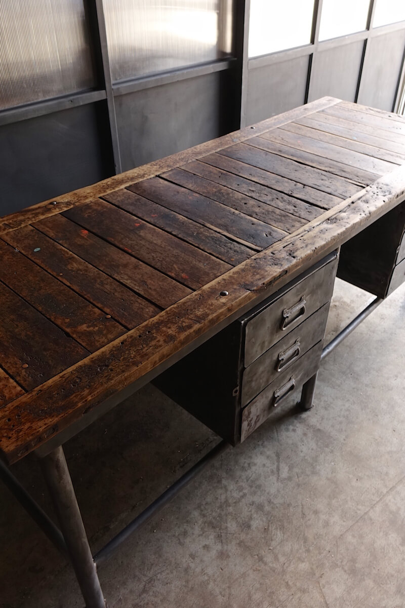 Huge iron shop counter / ヴィンテージインダストリアルカウンター
