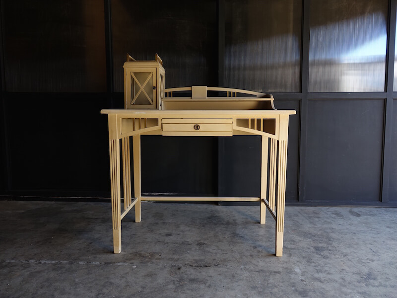 Unique vintage desk Unique vintage desk