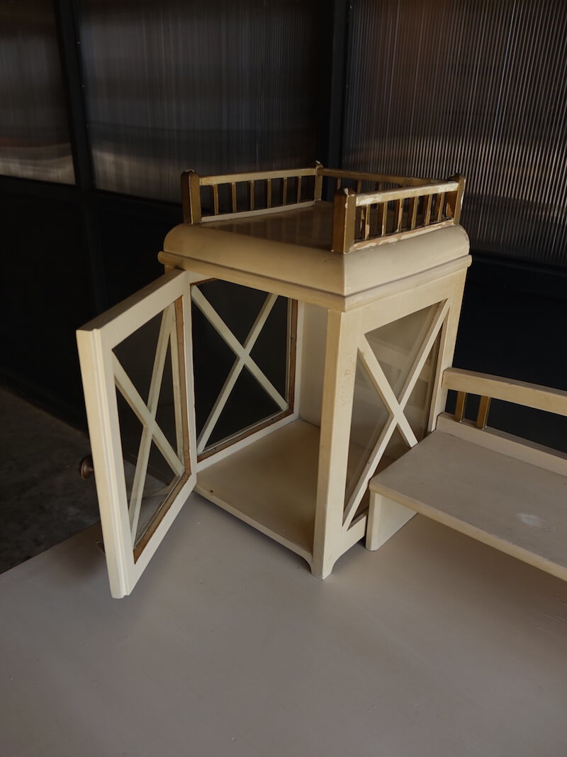 Unique vintage desk Unique vintage desk