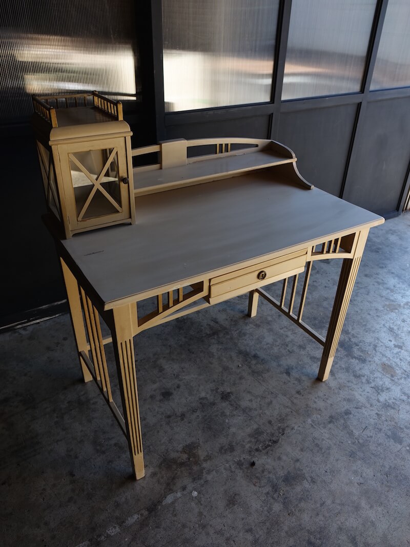 Unique vintage desk Unique vintage desk