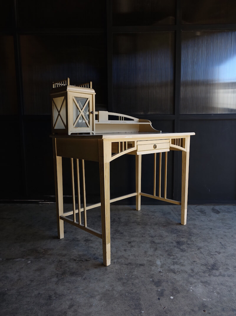 Unique vintage desk Unique vintage desk
