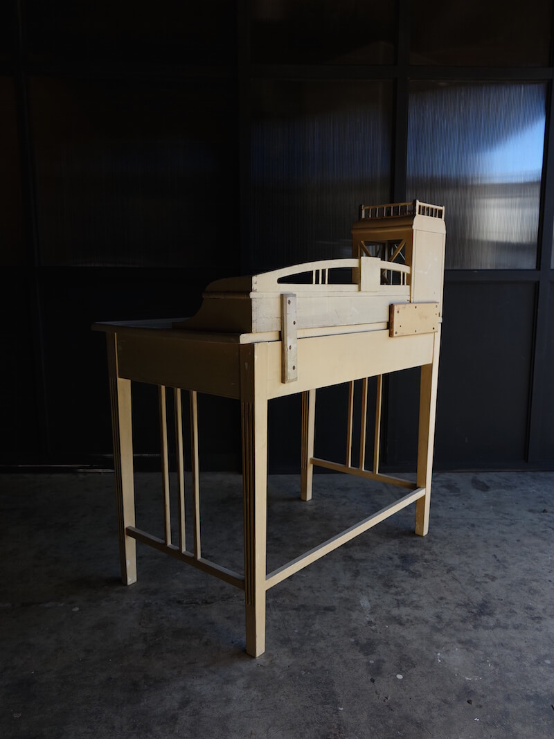 Unique vintage desk Unique vintage desk