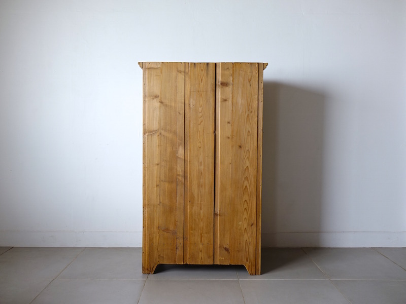 Old pine cabinet Old pine cabinet