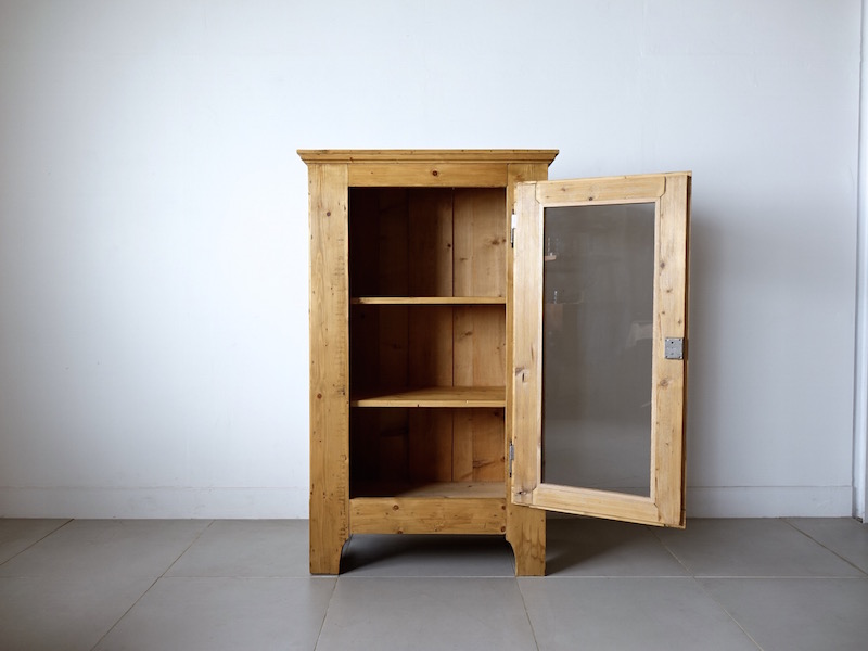 Old pine cabinet Old pine cabinet