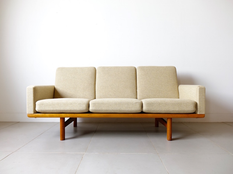 GE235 sofa by Hans J. Wegner for GETAMA
