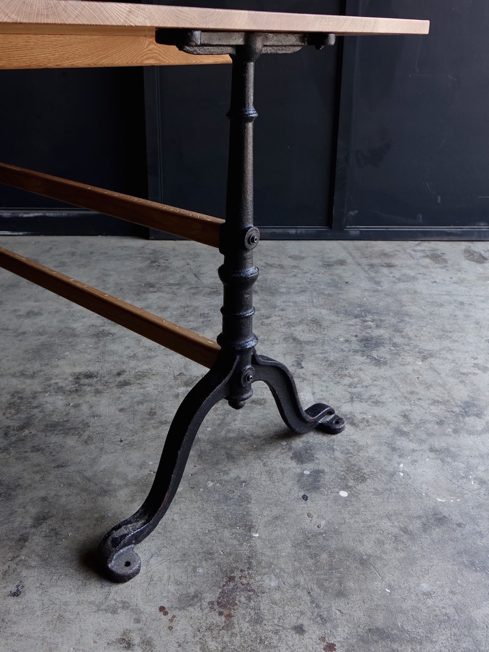 Antique metal leg table