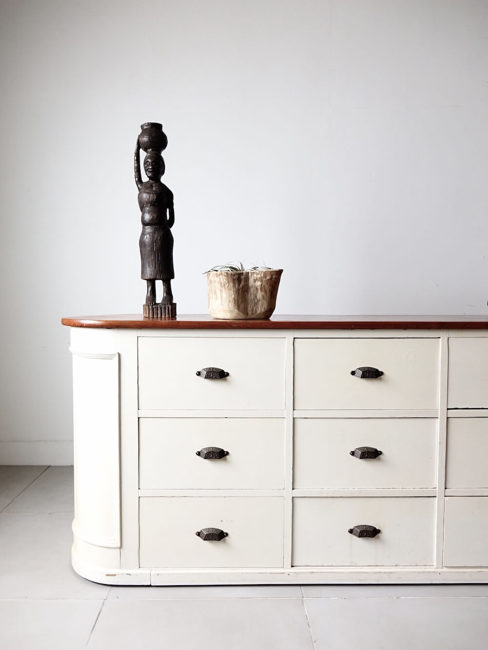 Bellbet | White painted counter / インダストリアルヴィンテージ