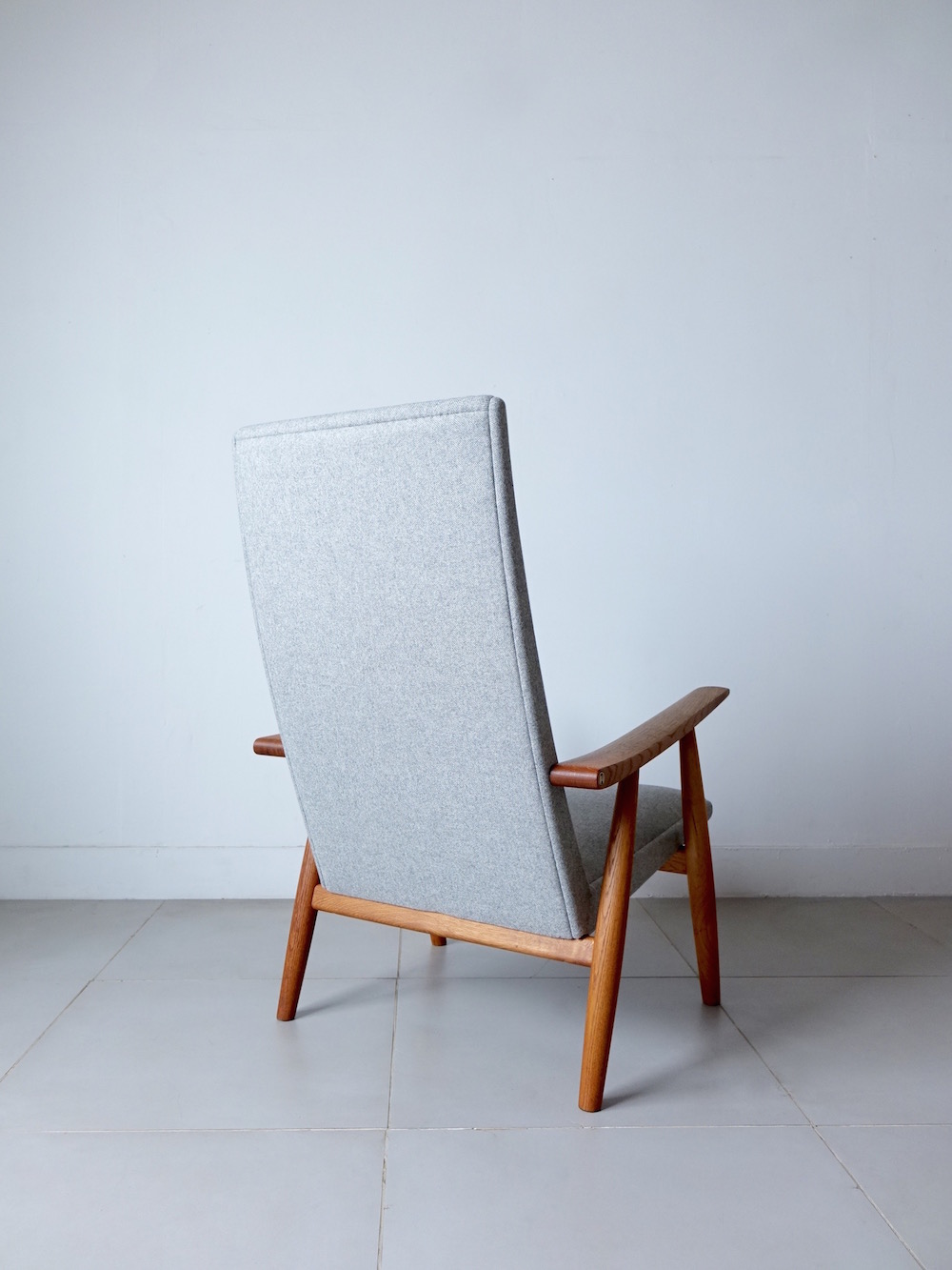 Highback chair GE260A by Hans J. Wegner for GETAMA