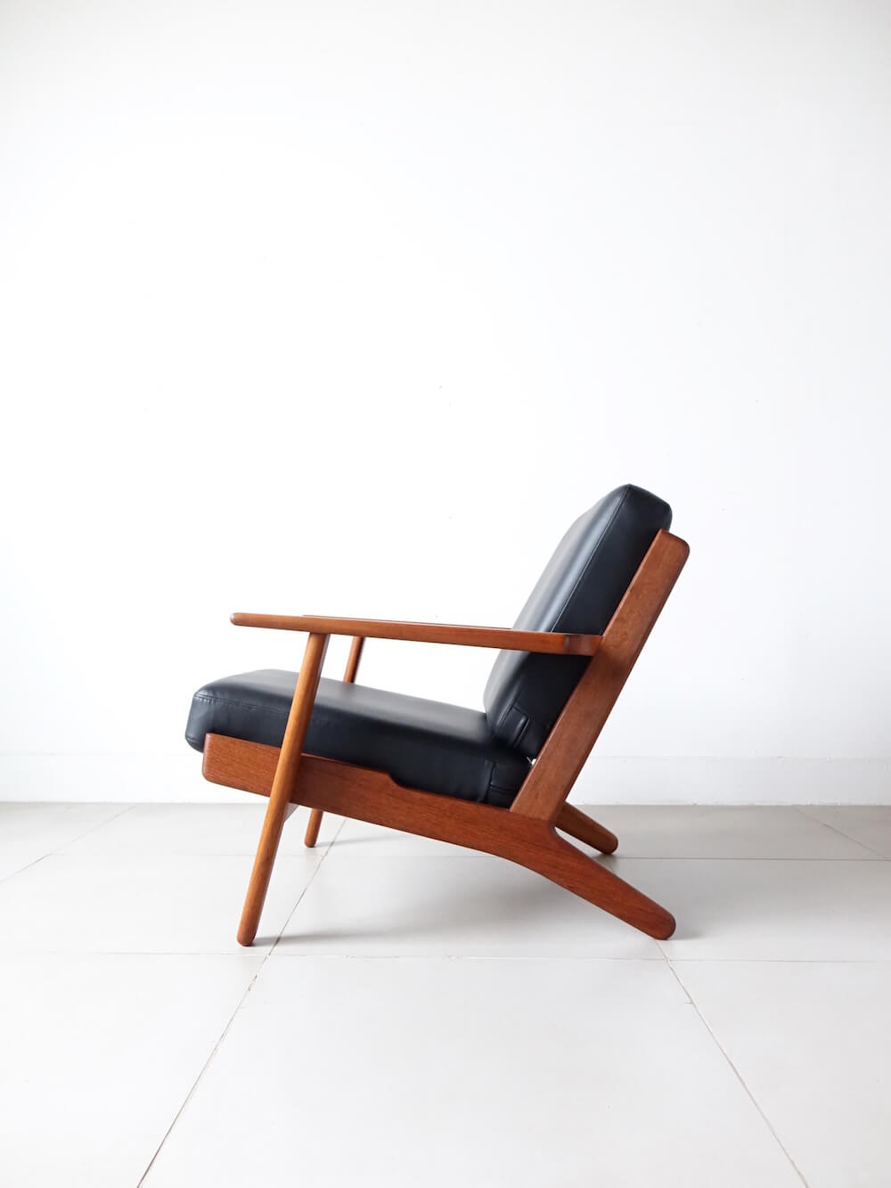 Eazy chair “GE290" by Hans J. Wegner in teak