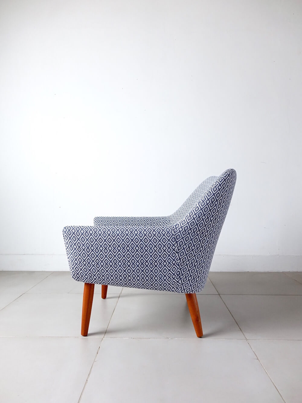 Anonymous vintage danish chair with GUELL LAMADRID
