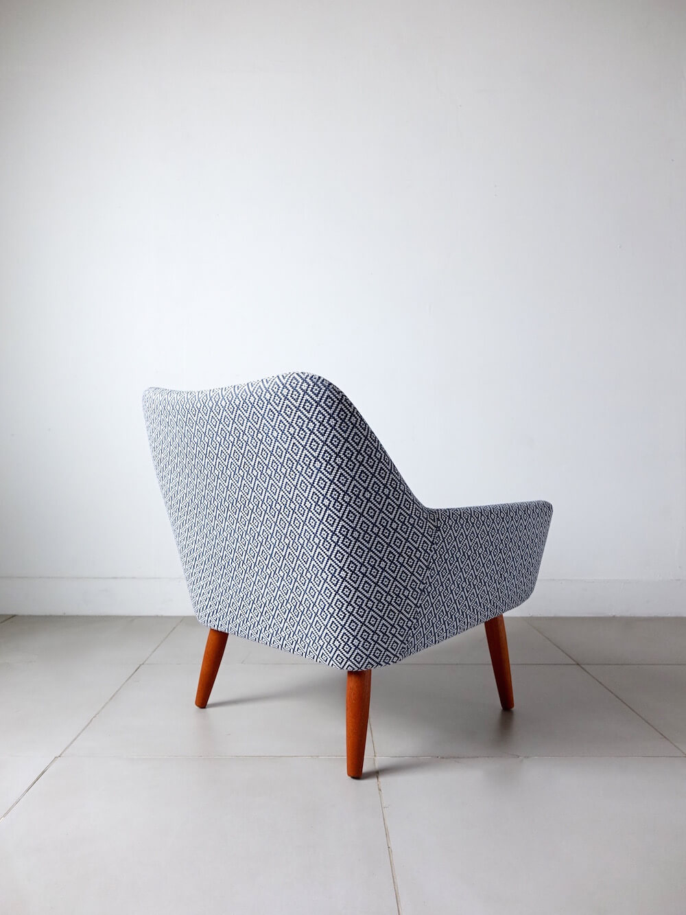 Anonymous vintage danish chair with GUELL LAMADRID