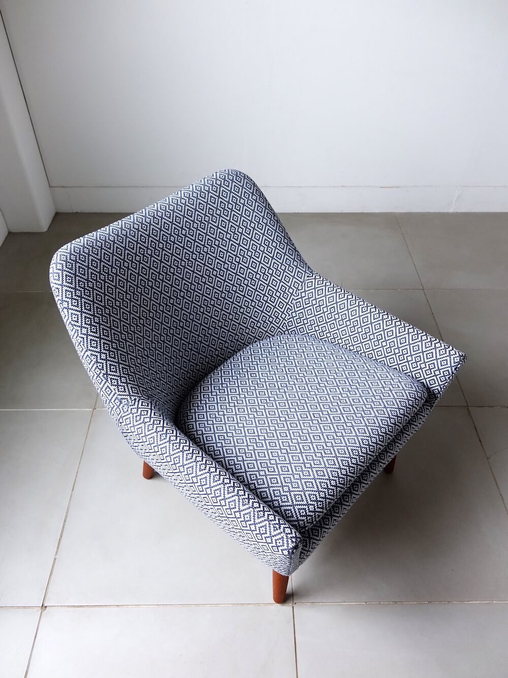 Anonymous vintage danish chair with GUELL LAMADRID
