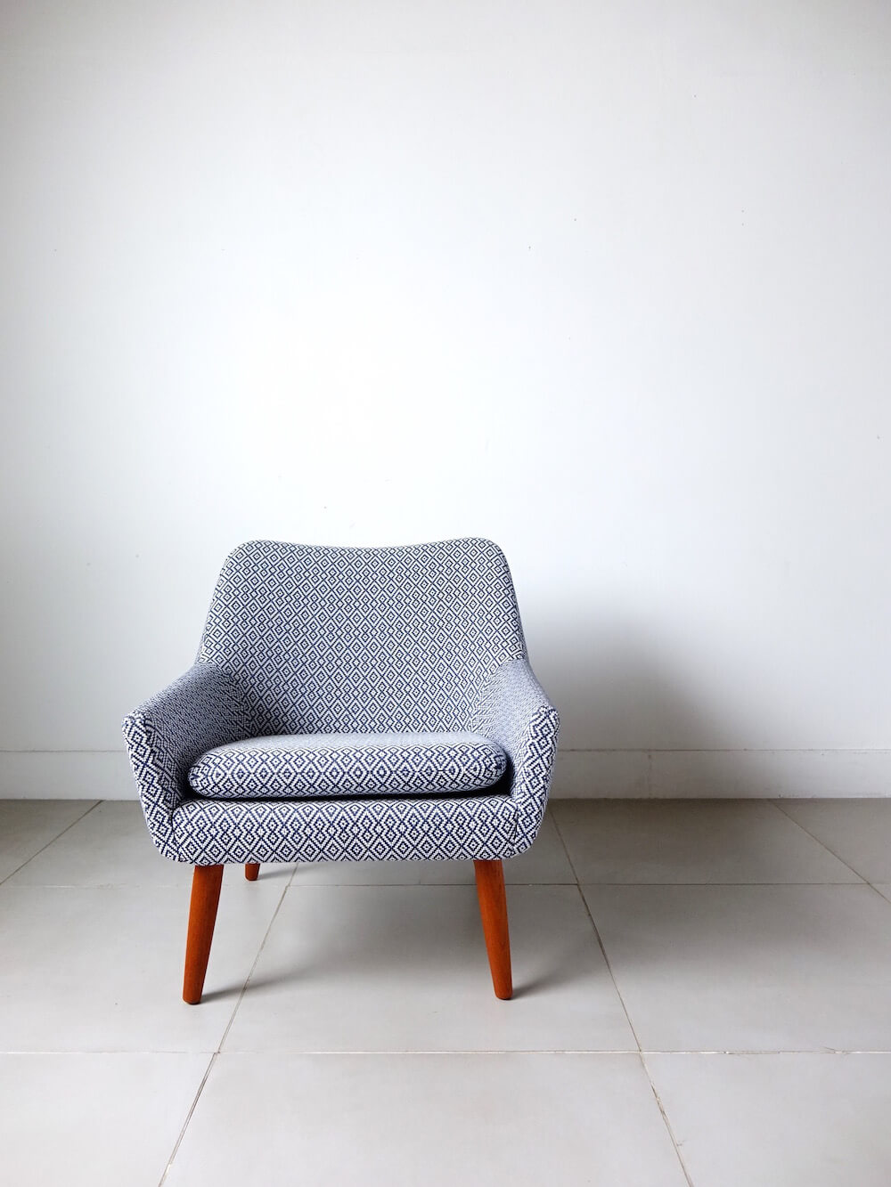Anonymous vintage danish chair with GUELL LAMADRID