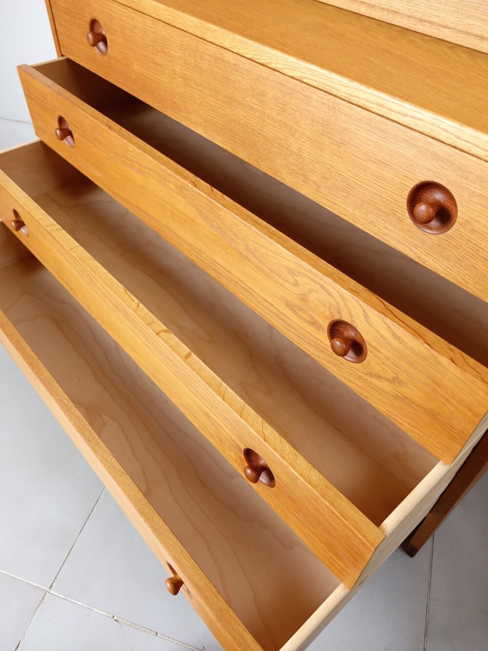 RY series writing cabinet by Hans J. Wegner in oak