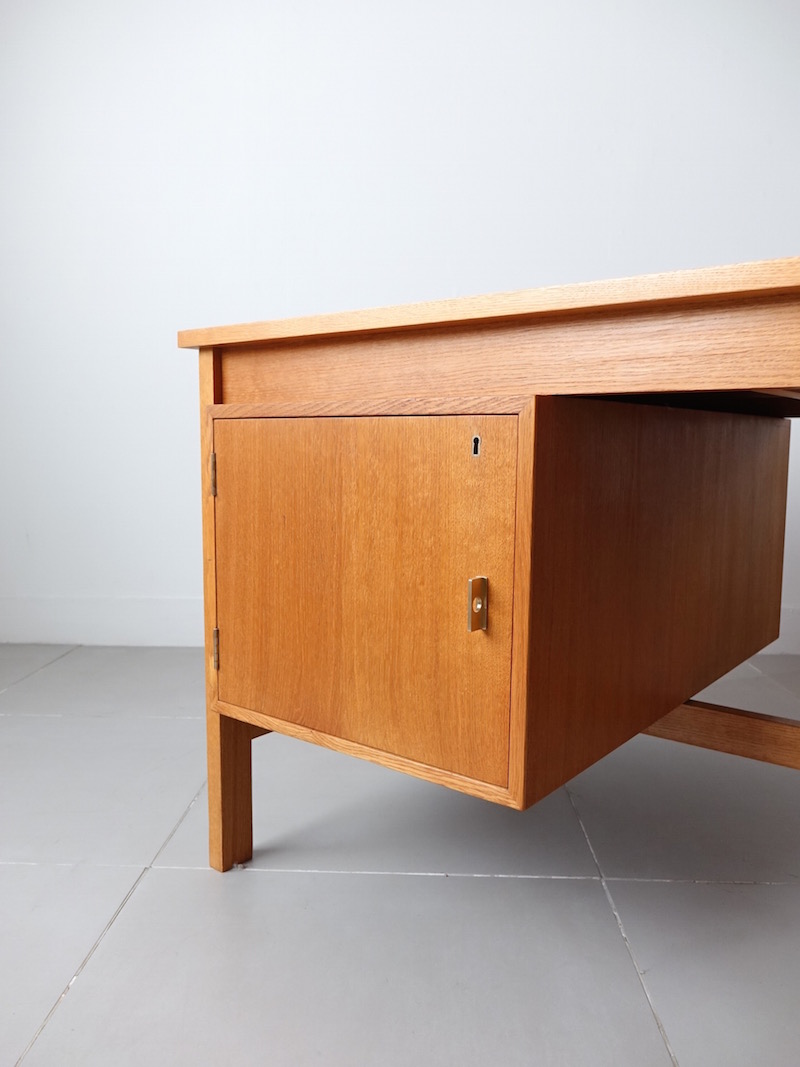 Extension desk by H. Brockmann Petersen in oak Extension desk by H. Brockmann Petersen in oak