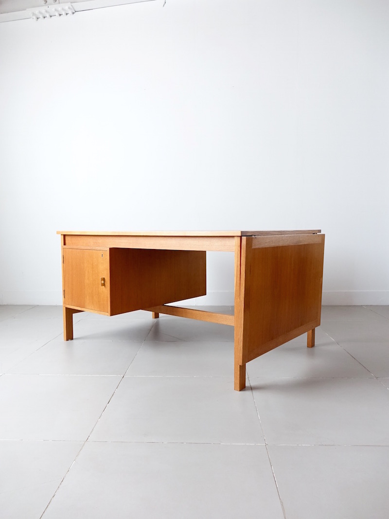 Extension desk by H. Brockmann Petersen in oak Extension desk by H. Brockmann Petersen in oak