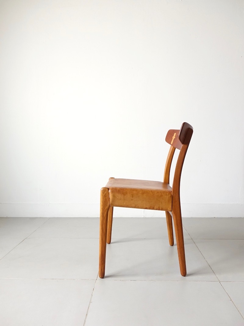 Dining chair CH23 by Hans J. Wegner for Carl Hansen & Son with Nubuck leather