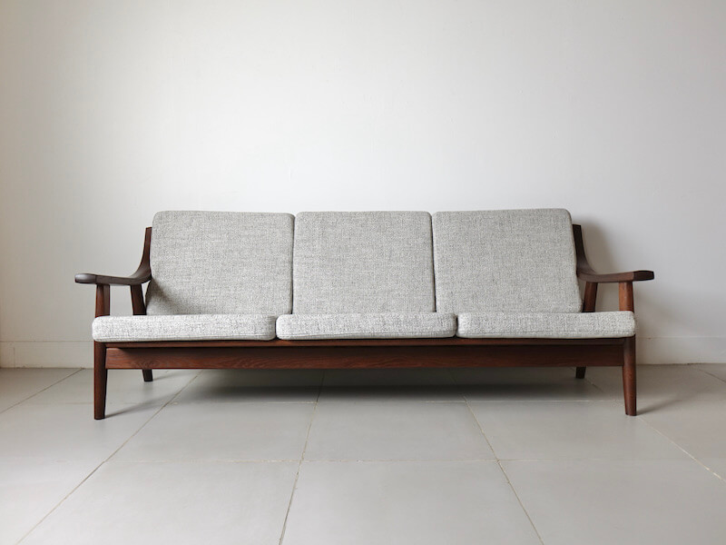 Bellbet | GE530 Sofa by Hans J Wegner for GETAMA